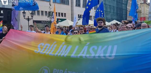 „Pochod pro každou rodinu“. Piráti, EU, firmy, velvyslanci. Vyvrcholení Prague Pride stálo za to