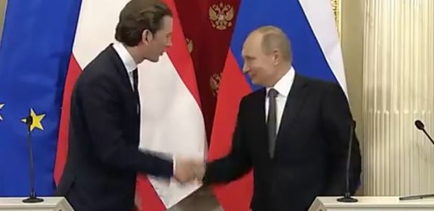 Putin v Rakousku: Plyn z USA je třikrát dražší a Rusko je nutné pro mír v Evropě, řekl Van der Bellen. Uvolnit sankce, přeje si Kurz. Ohromila věta o Trumpovi a EU