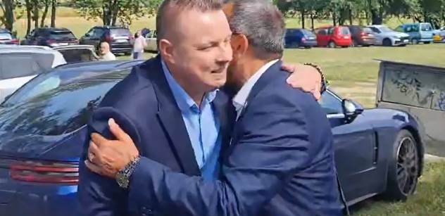 Fialu nakopou. Foldyna a Rajchl svorně pod Řípem o budoucnosti