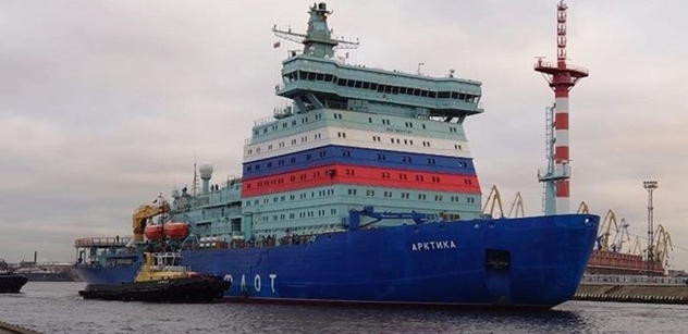 Rosatom: Jaderný ledoborec Arktika poprvé dovedl karavanu lodí do Peveku