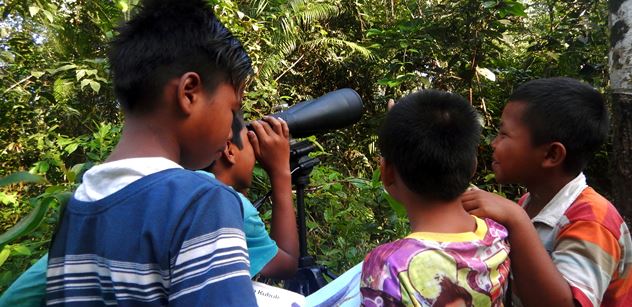 Odneste starý dalekohled do zoo a pomozte zachránit kriticky ohrožené pěvce v Indonésii