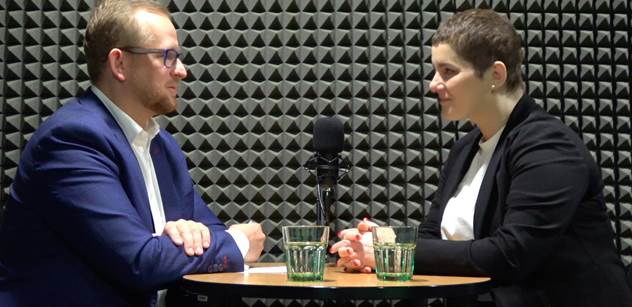 „Přišel Lipavský, skákala kolem něj ochranka.“ Maláčová pustila něco na ministra
