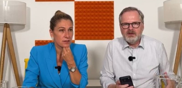 „Mělo se začít už včera.“ Fiala vylezl s Decroix a začal radit