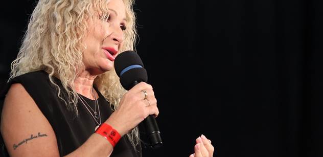 Nemocnici Prachatice přijeli podpořit Nálepková, Březinová i France s Balogovou