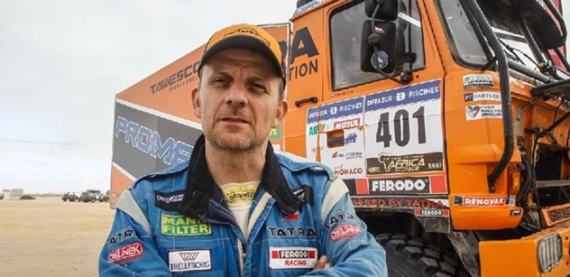 Tomáš Tomeček míří ve své závodní tatře do afrického Dakaru úplně sám!