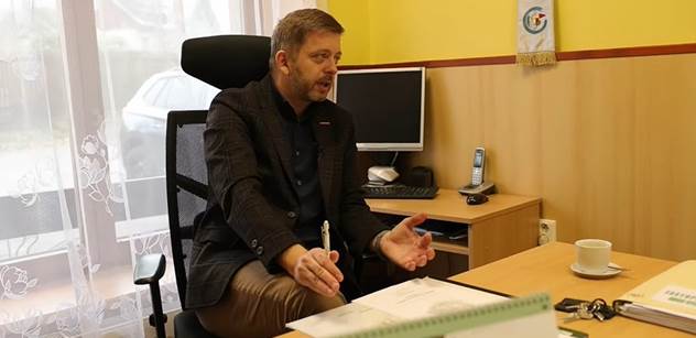 „Vítek přijel v bavoráku machrovat na vesnici.“ Rakušanův nový projekt. Lidé se smějí