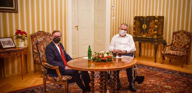Prezident Zeman se sejde s premiérem Fialou. Mohli by probrat válku na Ukrajině