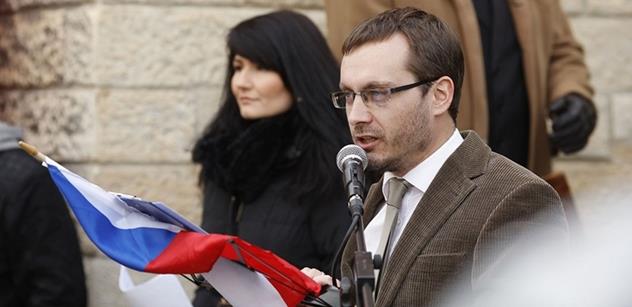 Adam B. Bartoš obviněn z trestných činů proti lidskosti