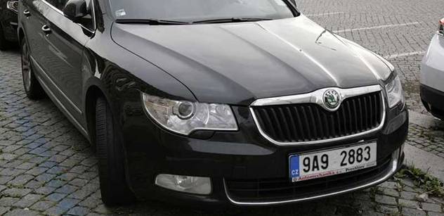 Ústavní soud potvrdil, že úřady musí auta odtažená kvůli čištění vracet