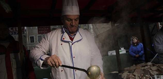 O vánoční polévku z rukou pražského primátora lidé nepřijdou