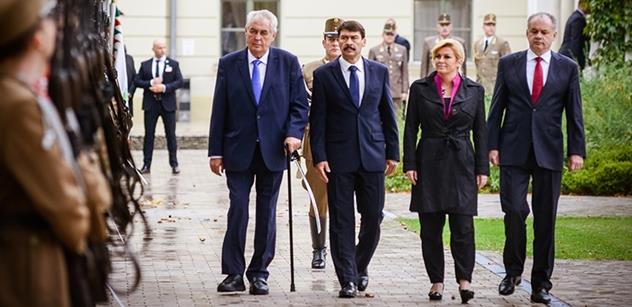        Zeman u Balatonu na setkání prezidentů: Čekání na Poláka, odpoledne další změna programu. Víme, co se dělo