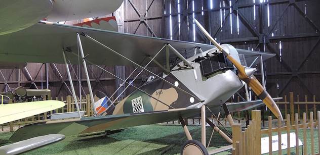 Stovky metrů nad mraky. Před sto lety „Špaček“ dobýval nebe a Češi měli svého leteckého hrdinu