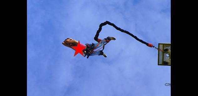 FOTO Markétě Pekarové při bungee jumpingu vypadla obě ňadra. Kníže a celá pražská topka tleskala. Podzim 2013, tam to prý celé začalo