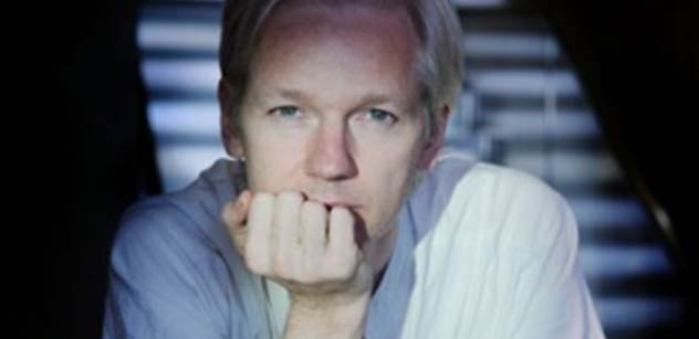 Jan Urbach: Souhlas s vydáním Assange do USA. Hrozí mu 175 let vězení