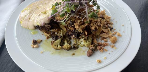 Květákový steak za 590 Kč. „Atrakce“ na Lipně, jaké ani moře nenabízí