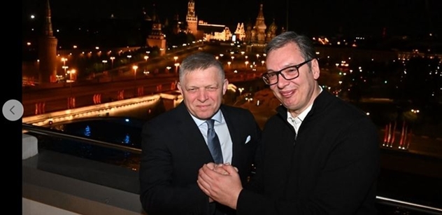 Fico se srdečně pozdravil s Vučičem. V Moskvě, Pobaltí navzdory