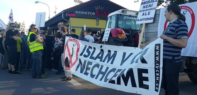 Naše děti nebudou chodit v burkách! zaznělo u české hranice. Pak ji zablokovali odpůrci islámu
