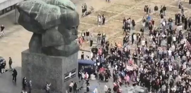 Zmlácení kameramani při demonstraci v Chemnitzu? Takto to bylo doopravdy