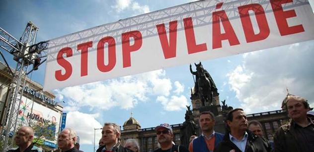 Protivládní nápisy na Václavském náměstí budou v sobotu odstraněny