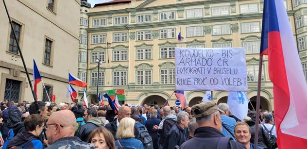 Respektujte volby! Spolek Svatopluk vyrazil na Hrad