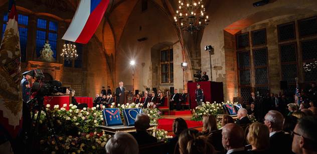 To už měla dostat ten řád Holubová. Pavel rozdával, ne bez odezvy