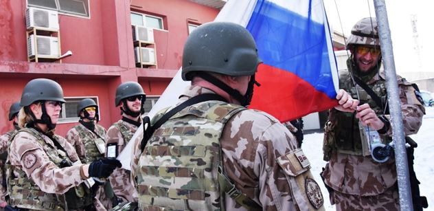 Armáda ČR: Státní vlajku v Afghánistánu musí vojáci měnit každých šest měsíců