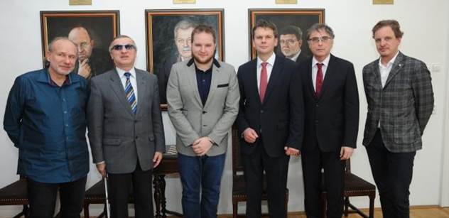 Světový klavírista Lukáš Vondráček navštívil opavskou radnici