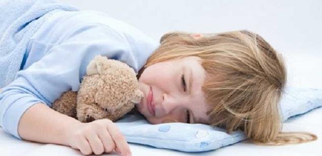 Proč jsou některé děti neustále nemocné a jiné chytnou nejvýše rýmu?