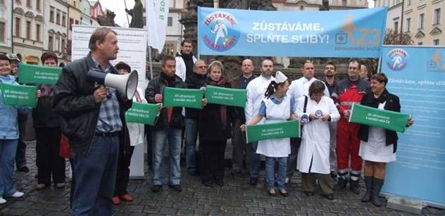 Lidi budou zdechat před nemocnicí, zaznělo v Olomouci. Vztek vůči Hegerovi sílí