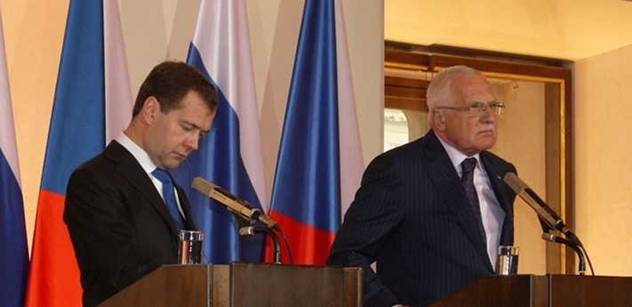 Klaus nabídl Medveděvovi, aby si Rusko uložilo úspory do korun