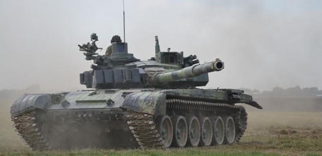 Tanky, vrtulníky, zbraně, munice, granáty... Vše na Ukrajinu! Vojenský analytik nahlíží do armádních skladů. Hrozivá zpráva