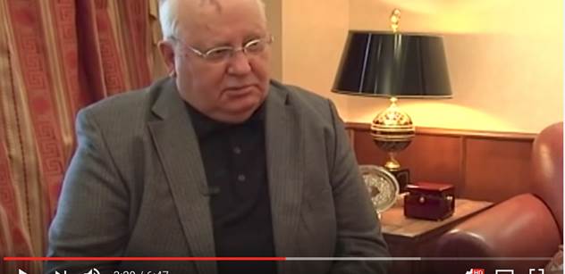 Zeman se sešel s Gorbačovem. A ten na VIDEU učinil gesto vůči českým novinářům