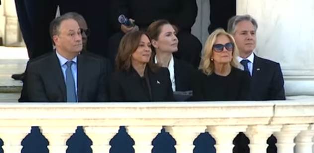 Mráz mezi Melanií Trumpovou, Jill Bidenovou a Kamalou. Šlo i o spodní prádlo