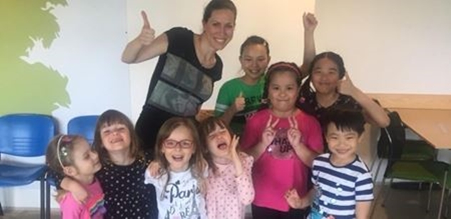 Neděle v OC Letňany: Děti tančí pod vedením mistrů, maminky odpočívají