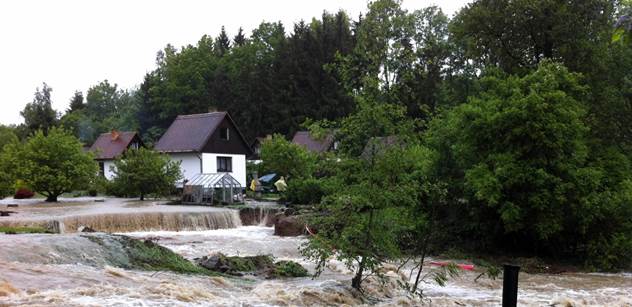 Povodně: Zabil bych blbce, který tohle vymyslel, nadává občan Kalouskova města