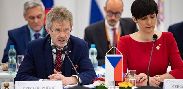 Pekarová bouchla do stolu: Zakládající akt NATO-Rusko musí být zrušen!