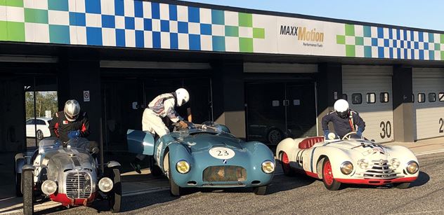 Na autodromu kroužili čeští účastníci závodu Le Mans Classic