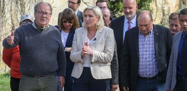 Macronovo divné tajemství. Zvrat u Le Penové. A jak dopadne Francie