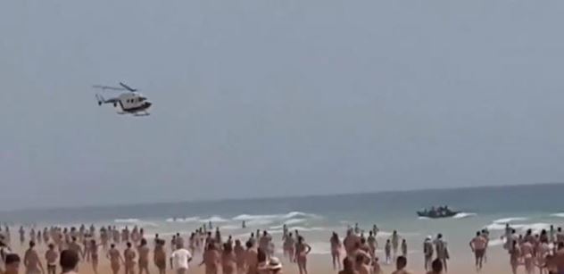 VIDEO Migranti z Maroka se vylodili na španělské pláži plné turistů. Neutekli