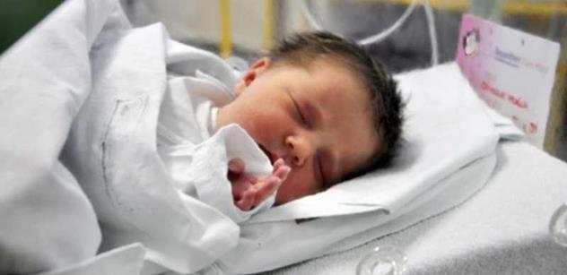 Syndromu náhlého úmrtí kojenců lze zabránit vhodnou postýlkou, napomáhají i moderní technologie