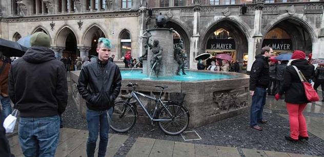 Íránec vraždící v Mnichově se inspiroval Breivikem, tvrdí nově policie. Ale jedna zpráva rychle zmizela...