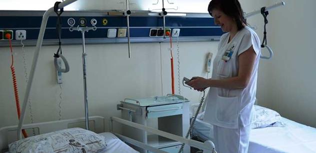 Pacienti krajských nemocnic se budou léčit na nových lůžkách