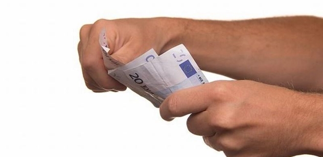 Roman Šulák: Kdo hájí zájmy občanů s průměrnými příjmy?