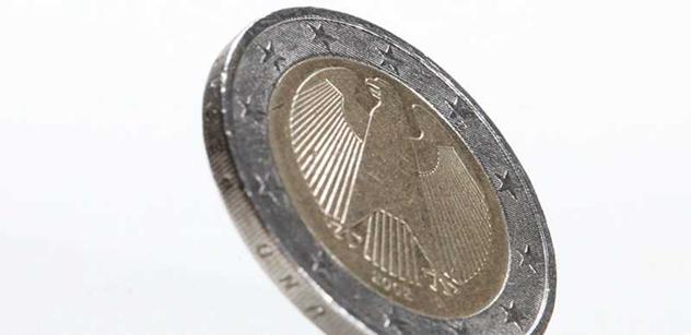 Jen dva Češi z deseti chtějí euro, zjistil průzkum CVVM