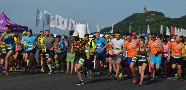 Autodrom Most: Olympijský běh opět s rekordní účastí, na rozpálený okruh se vydalo 322 mužů a žen