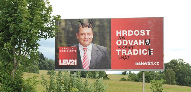 Lidová tvořivost: Co jste to udělali s billboardem Jiřího Paroubka...