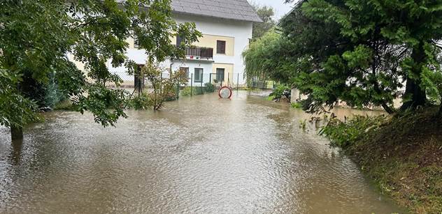 Rakušan, Hladík a Výborný prý těží z neštěstí. Povodňové obvinění