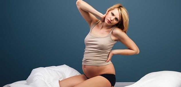 Lékař: Až 80 % těhotných žen trpí na strie, péči o tělo přesto zanedbávají