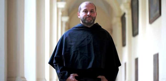 Španělský kněz zve rudou Semelovou do kostela: Ať mi řekne zloději