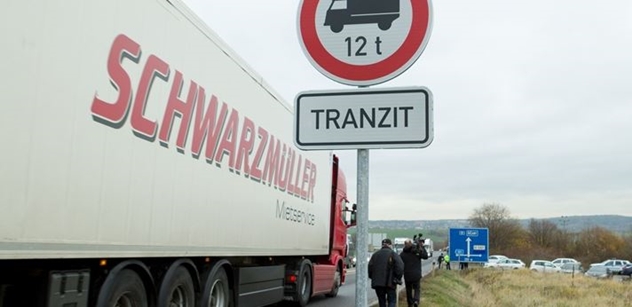 Na Říčansku se zavírají silnice II. a III. tříd pro tranzit nákladních aut nad 12 tun